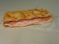 Trancio focaccia prosciutto crudo e formaggio (gr.150)